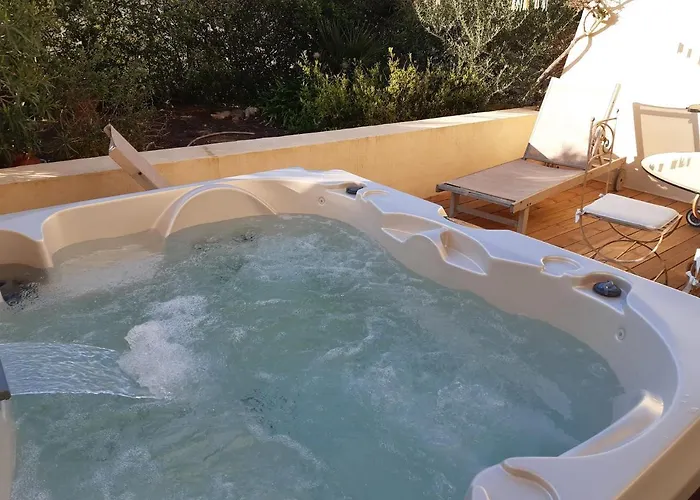 T2 Renove 100M Plage Avec Spa Privatif Entre Calvi Et Ile Rousse